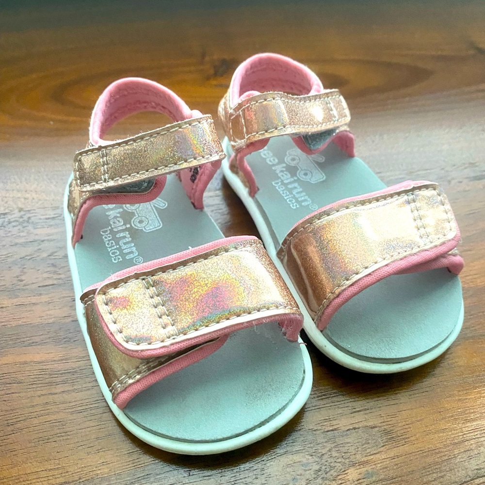 Infant sandals size 4